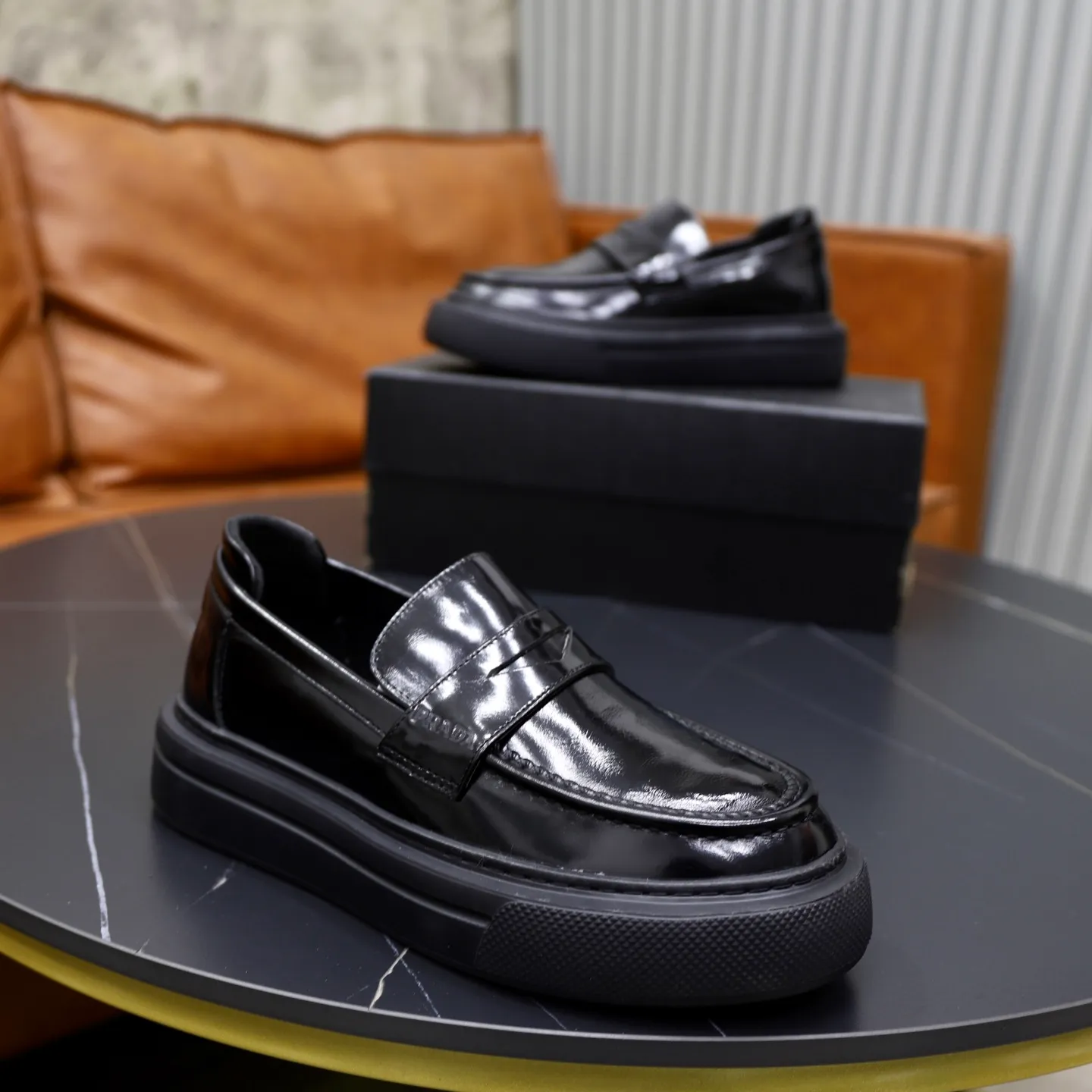 Ex-factory price: 500💰🙅‍♂️🙅‍♂️🙅‍♂️ Brand: PRADA Standard code: Men's code 38-44 (45 can be customized) Grade: Same style as the official website Original order quality Material: Original cowhide surface Comfortable lining Original outsole Style category: Men's fashionable casual leather shoes Distinguished big-name luxury elements Top luxury Color: Color of the actual picture
